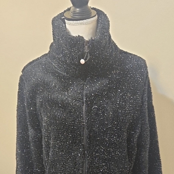 Women's Black Fleece Jacket - Picture 3 of 8